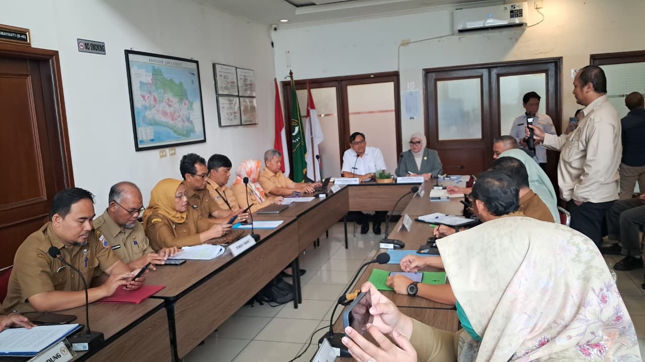 Reses BULD DPD RI di Bandung, Agita Nurfianti menyerap aspirasi pendidikan Jabar, termasuk usulan Badan Guru Nasional, revisi Perda No. 5/2017, krisis SDM, PPPK, pendanaan BOS/BOPD, hingga perlindungan guru.
