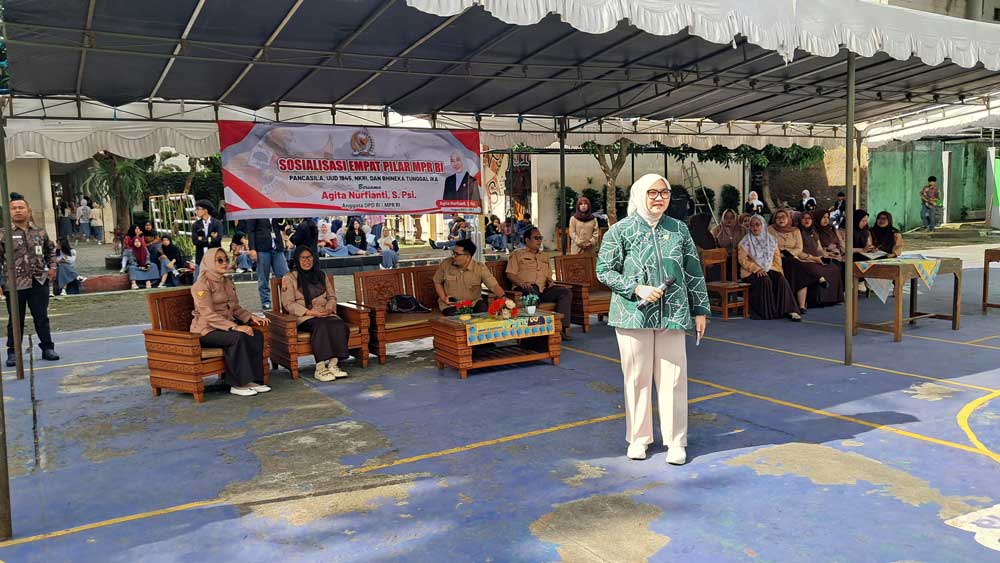 Agita Nurfianti sosialisasikan Empat Pilar MPR RI di SMAN 10 Bandung lewat seminar interaktif untuk memperkuat wawasan kebangsaan.
