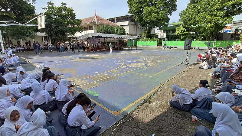 Menutup kegiatan, Agita menyampaikan bahwa anggota DPD RI melewati proses seleksi ketat dan dituntut menginternalisasi nilai Pancasila dalam menjalankan amanah. Dengan latar belakang psikologi, ia menilai keberagaman keahlian justru memperkaya kontribusi anggota DPD, khususnya pada bidang pendidikan, kesehatan, dan sosial. Kegiatan ini diharapkan memperkuat wawasan kebangsaan pelajar serta menumbuhkan kesadaran kritis generasi muda dalam menjaga persatuan, demokrasi, dan keutuhan NKRI.