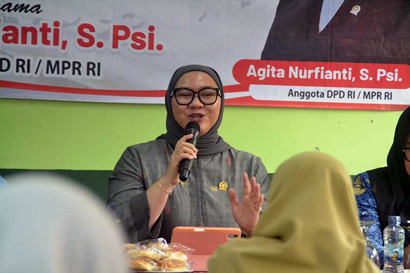 Anggota Dewan Perwakilan Daerah (DPD) RI yang juga merupakan anggota Majelis Permusyawaratan Rakyat (MPR) RI, Agita Nurfianti, S.Psi, melaksanakan kegiatan Sosialisasi Empat Pilar MPR RI di SMPN 2 Marga Asih pada Jumat, 13 Desember 2024. Kegiatan ini diikuti oleh siswa-siswi serta para guru sebagai bagian dari upaya penanaman nilai-nilai kebangsaan di lingkungan pendidikan menengah pertama.